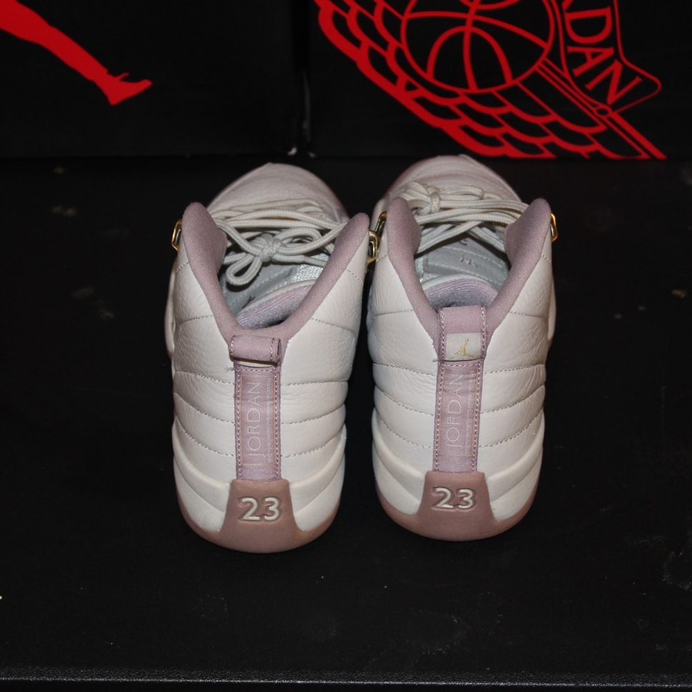 Jordan 12 - Picture 3 of 6